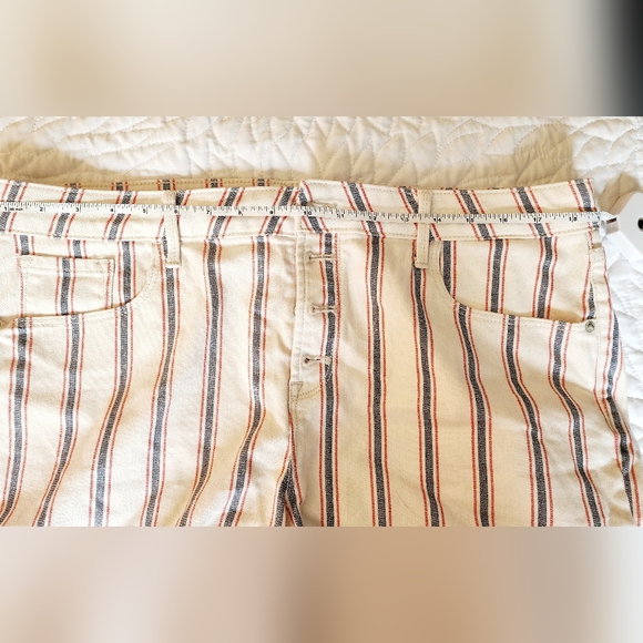 Old navy striped jean shorts - Picture 3 of 6